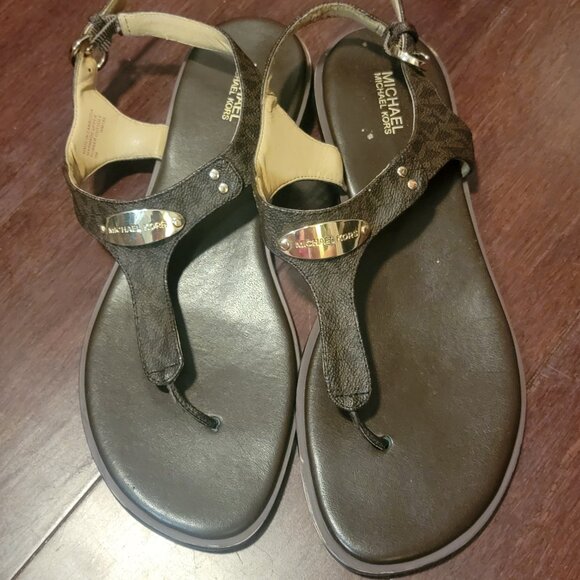 Michael Kors Logo Plaque Sandal - Picture 5 of 16